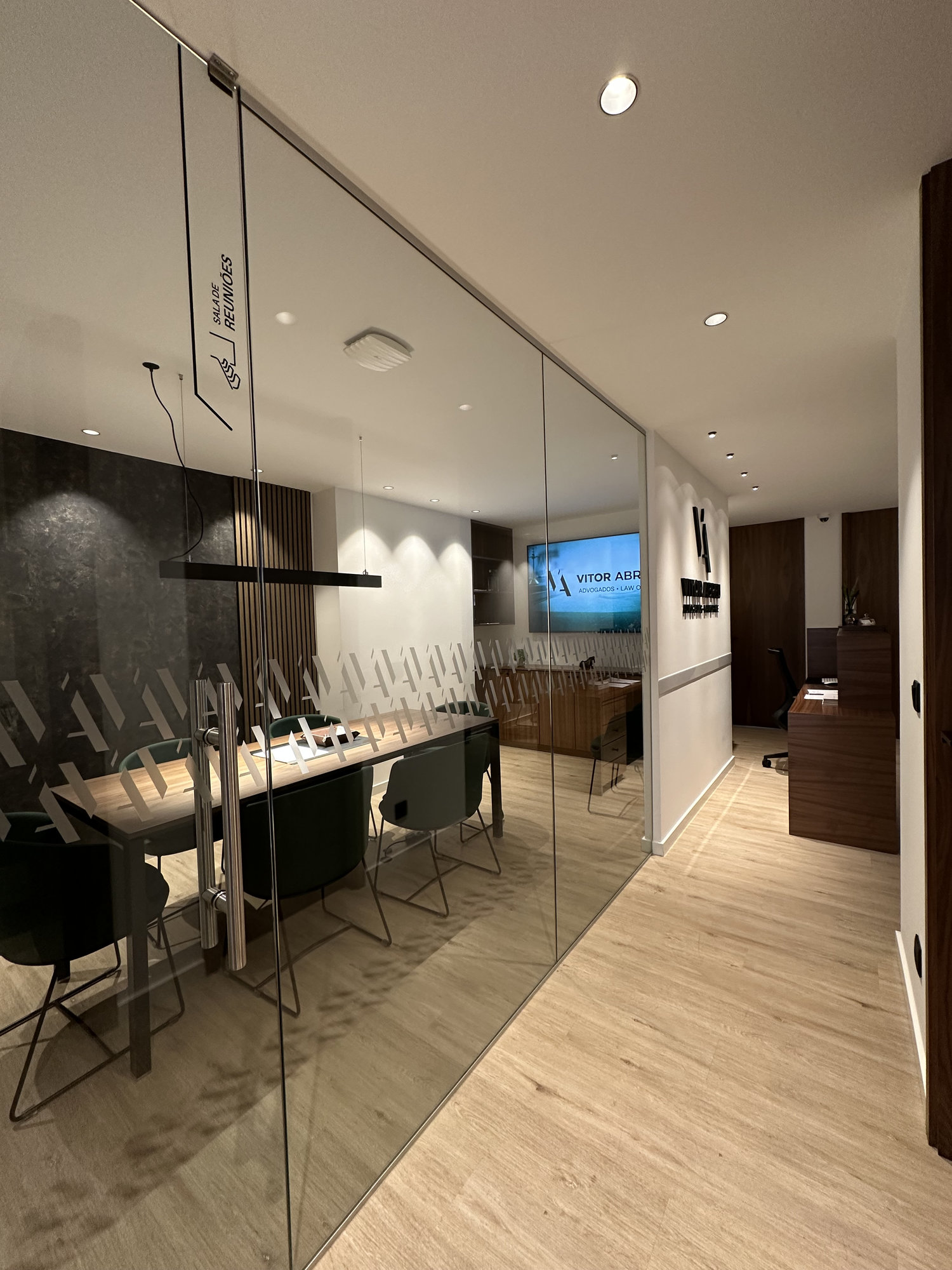 Vítor Abreu Advogados reception and meeting room, Funchal